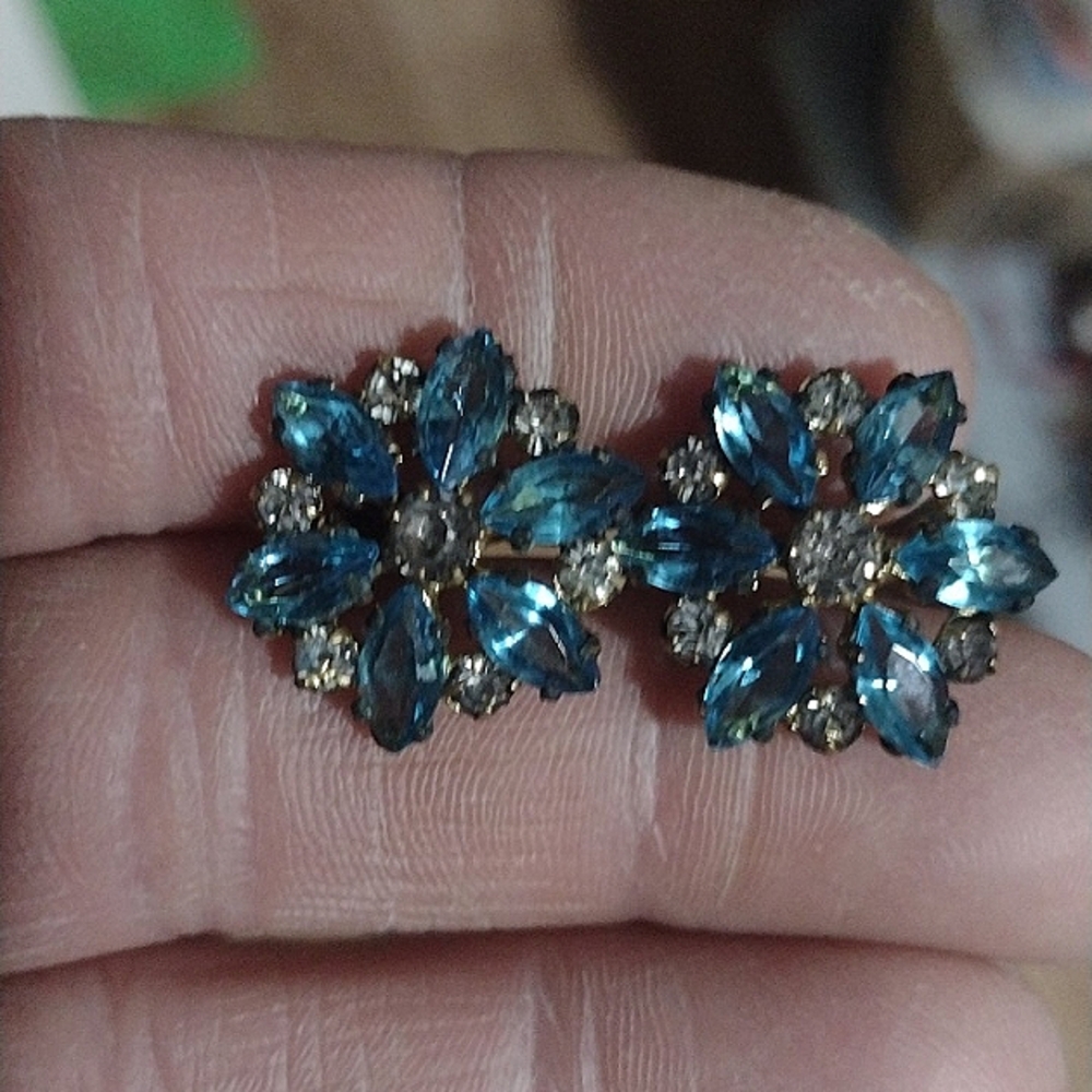 VINTAGE 30s CZECH FLORAL BOHEMIAN GLASS STONE BRASS SCREWBACK 1" EARRINGS - Picture 7 of 9